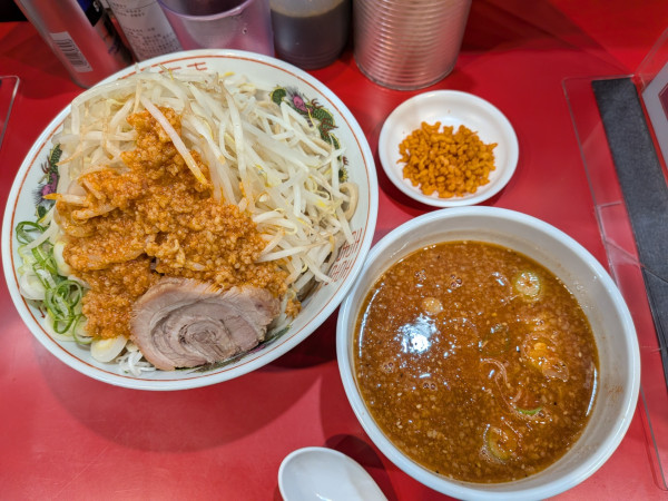 「胡麻香るつけ麺、大盛、辛さ３」@千里眼の写真