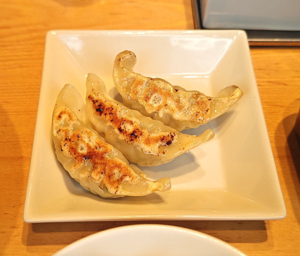 「セットの餃子3コ」@TOKYO豚骨BASE MADE by 博多一風堂 ペリエ海浜幕張店の写真