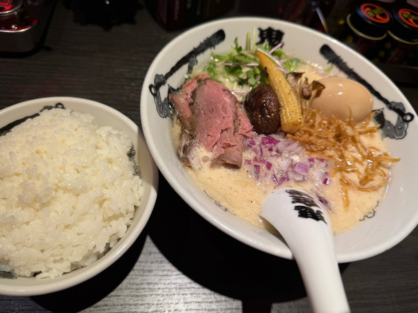 「牛骨らー麺+味玉+ライス」@鬼金棒 Labの写真