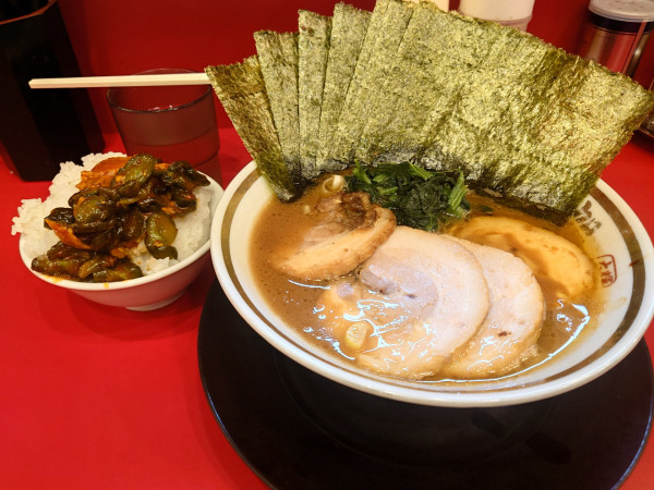 「煮豚チャーシュー麺  海苔  ライス✖️5  硬め多め」@大輝家直系 麺屋 旭の写真