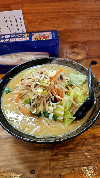 「蝦夷ラーメンと半焼肉丼」@味勝負 二代目 蝦夷の写真