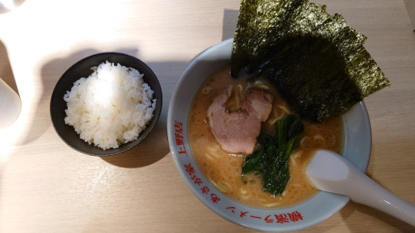 「ラーメン 並 ¥1,000 + ライス小 ¥150」@横濱ラーメン あさが家 上野店の写真