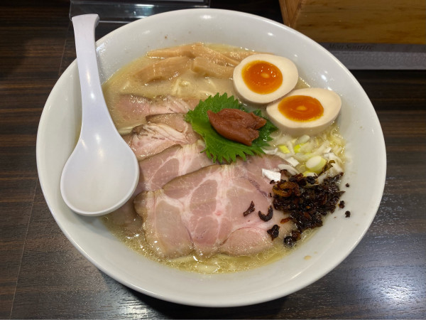「味玉焼豚特濃鶏白湯麺（麺硬め）大盛り1,530円」@超濃厚鶏白湯ラーメン専門店 自家製麺 鶏ふじの写真
