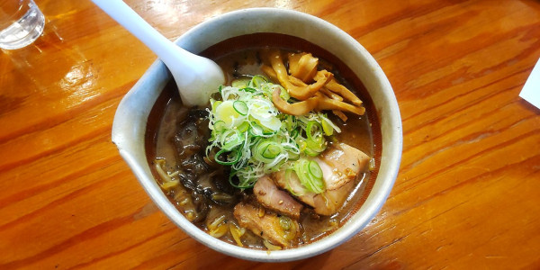 「焼き醤油らーめん　メンマ＋」@らーめん 巌窟王 岩見沢ピラミッド店の写真