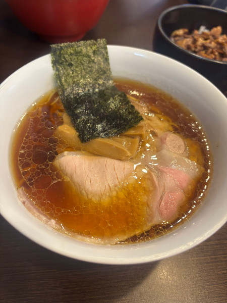 「醤油ラーメン(ネギ抜き)」@とものもとの写真