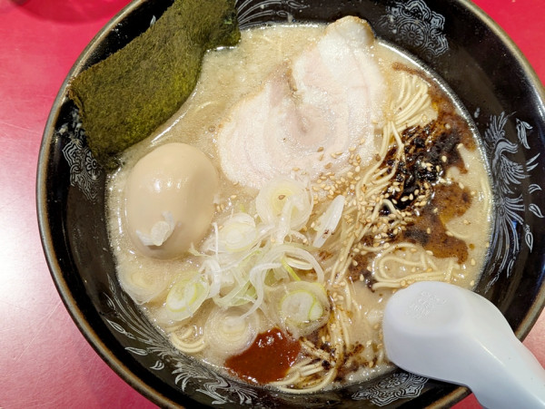 「豚骨味玉（背脂少なめ）」@らーめん・つけめん こてんぱんの写真