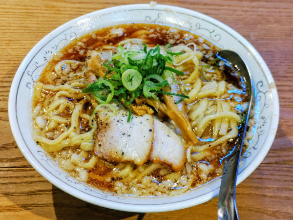 「醤油中華そば 850円」@中華そば 焼き鳥センターの写真