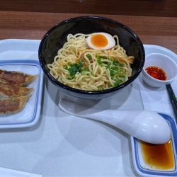 肉みそまぜ麺+餃子（３個）セット880円