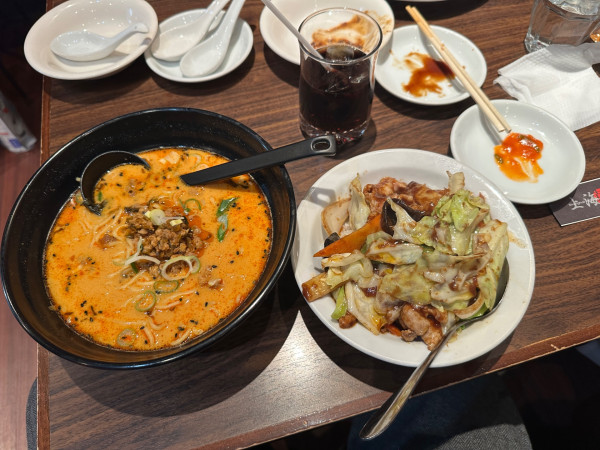 「ラーメンセット（担々麺＋回鍋肉丼）950円」@上海華龍 ヤマダ電機LABI1高崎店の写真