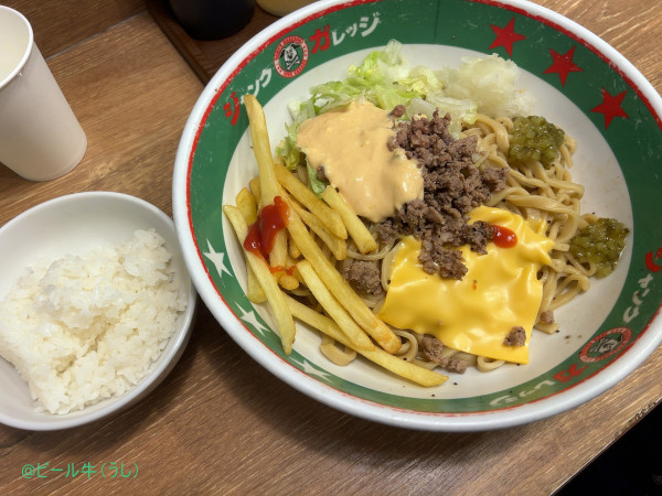 「【大宮駅前店限定】ビッグまぜそバーガー大盛(990円)、チェダー」@ジャンクガレッジ 大宮駅前店の写真