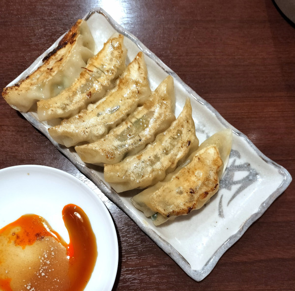 「自家製焼き餃子 300円」@釜源の写真