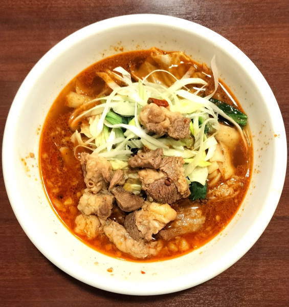 「麻辣牛肉刀削麺 890円」@釜源の写真