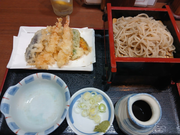 「二色天もり 1500円（蕎麦・うどん）」@そば処 初味の写真
