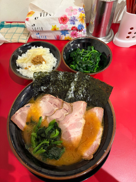 「チャーシュー麺中生ほうれん草ライス」@とらきち家の写真