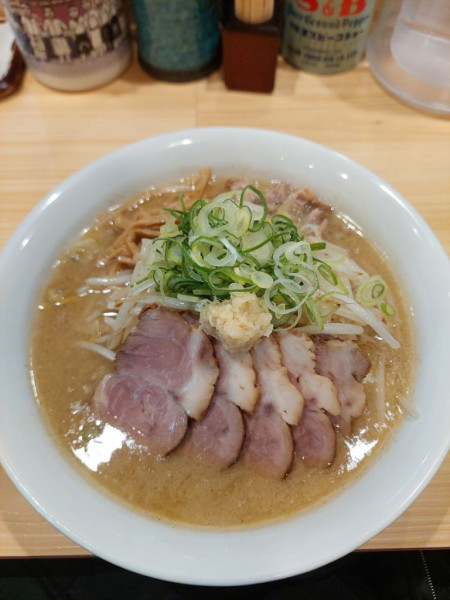 「味噌チャーシューめん大盛＋もやし＋小ライス」@三ん寅の写真