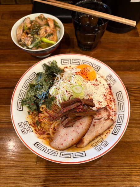 「限定辛味まぜそば」@奈つやの中華そばの写真