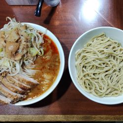 つけ麺 豚増し（麺半分・ヤサイ、アブラ、カラメ）1,680円