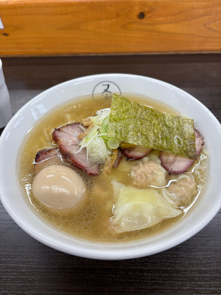 「塩ワンタンチャーシュー麺　味玉」@らーめん又右衛門の写真