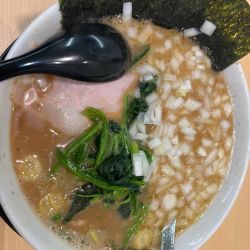 ラーメン900円＋麺中盛180円＋玉ネギ100円