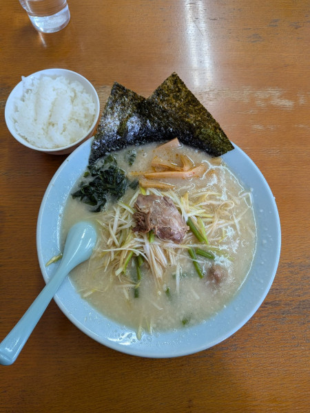 「ネギラーメン（半麺）+ライス」@ラーメンショップ 結城東店の写真