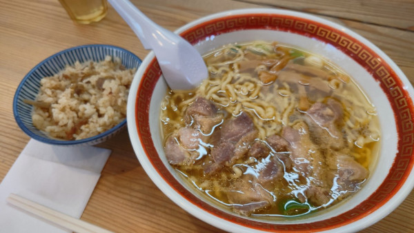 「鶏チャーシュー麺（醤油）¥1,110 + Aセット ¥140」@中華そば 嘉一 本店の写真