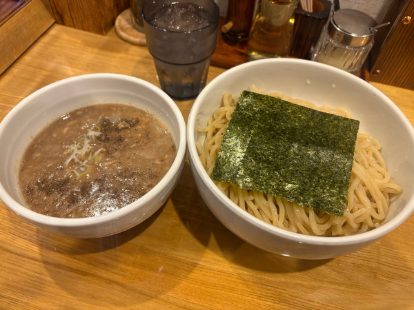 「濃厚ニボつけ麺+大盛」@麺屋 琥珀の写真