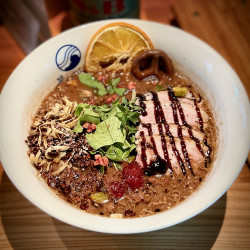 【期間限定】チョコレート味噌ラーメン（2000円）