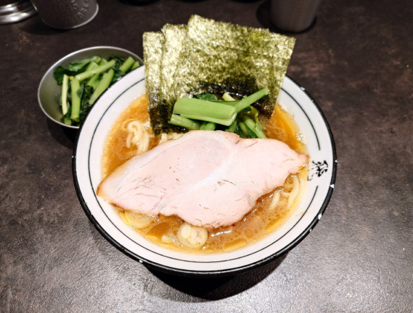 「らーめん+国産小松菜」@らーめん飛粋の写真