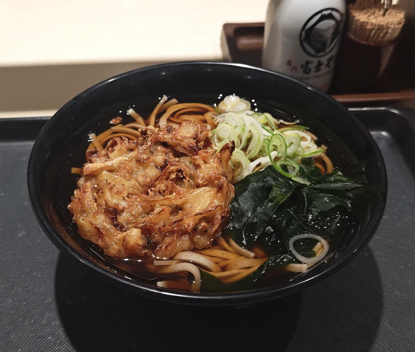 「ゲソ天そば」@名代 富士そば 池袋店の写真