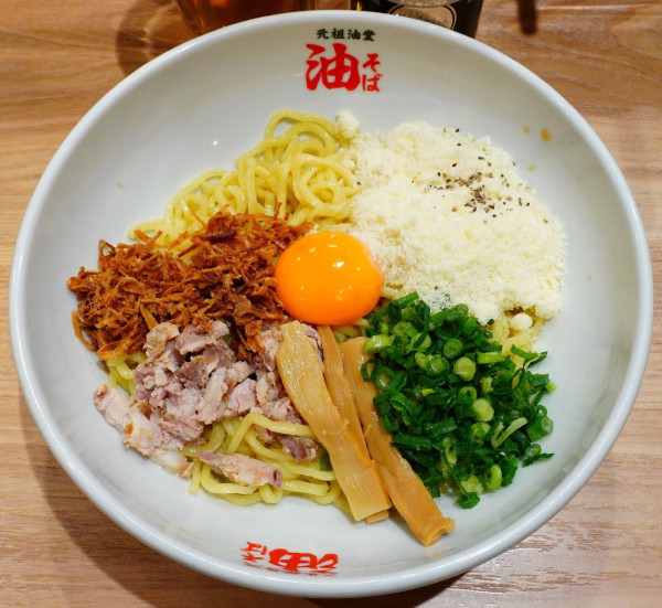 「油そば＋Ａ 並盛＋フライドオニオン＋コロナビール」@元祖油堂 エキア越谷店の写真