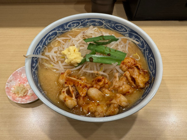 「牛ホルモン濃厚みそら〜めん」@中華そばよしかわ 西荻窪店の写真