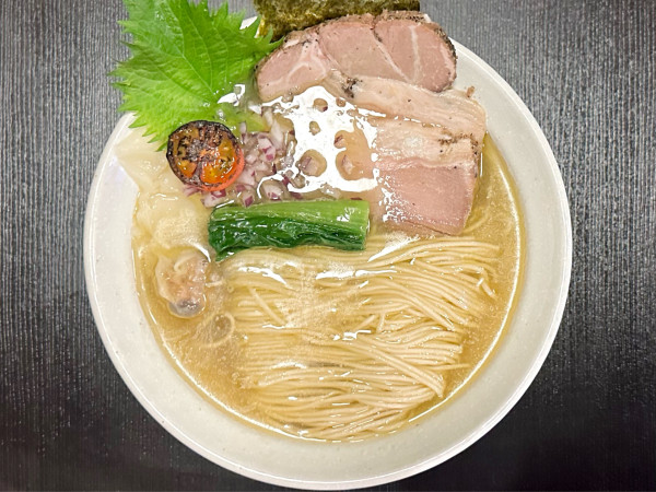 「★＜数量限定＞特中華 貝だし淡麗 塩🍜¥1,380」@中華そば うお静の写真