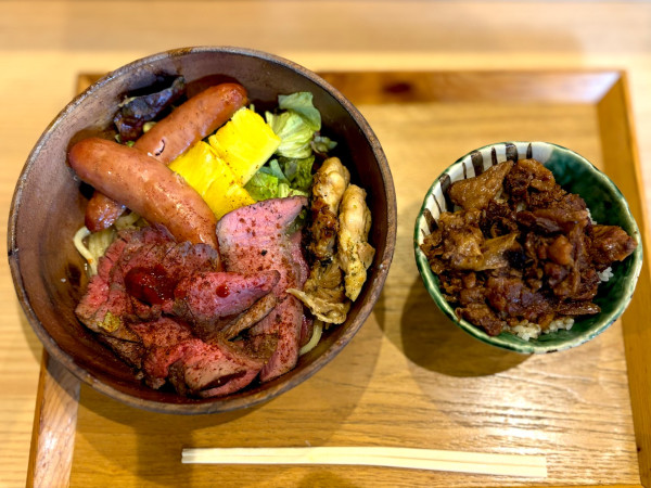 「ボルケーノパレット ＋ 日替丼（牛スジ丼）」@Handicraft Worksの写真