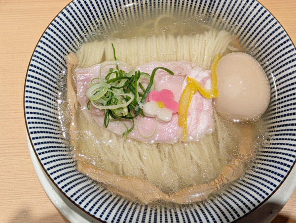 「味玉鯛塩らぁ麺」@鯛塩そば 灯花 コレド室町テラス店の写真