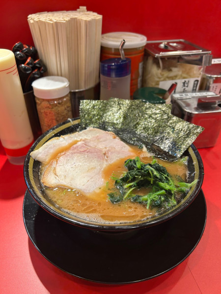 「チャーシューメン　3枚」@王道家味の継承店 カズ家 大門店の写真