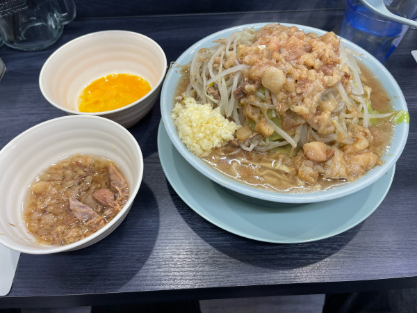 「ラーメン+生卵+別皿アブラ」@オリバーヌードルの写真