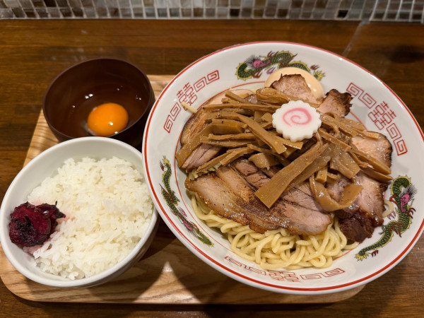 「OKAちゃんのチャーシューあぶらそば（大）1400円」@Yo-shoku OKADAの写真