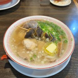 豚と貝出汁の塩バターラーメン