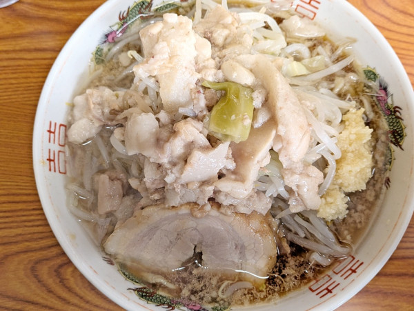 「ラーメン（麺半分ニンニクアブラ）」@ラーメン二郎 亀戸店の写真