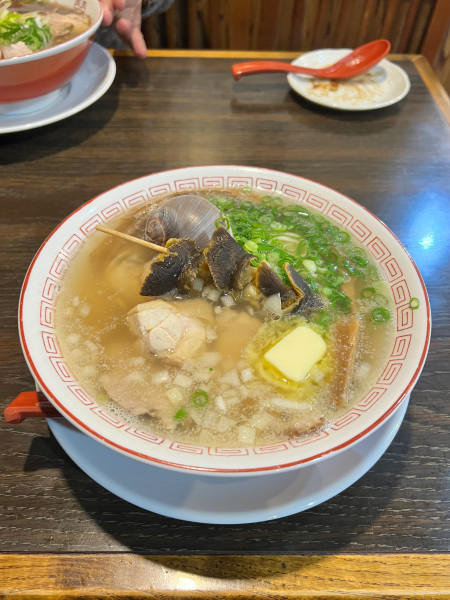 「豚と貝出汁の塩バターラーメン」@濃厚熟成醤油らーめん 拉ノ刻の写真