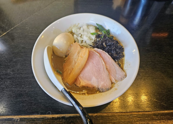 「特製濃厚煮干しそば」@陽はまたのぼるの写真