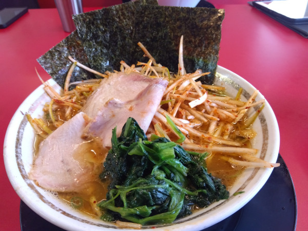 「ネギラーメン(赤)」@王道家直伝 との丸家 八潮店の写真