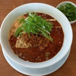 パクチー担々麺