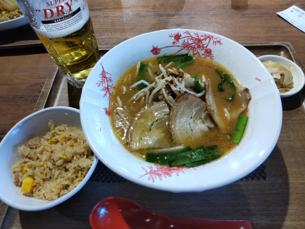 「味噌ラーメン、半チャーハンセット＋🍺」@土浦カントリー倶楽部の写真