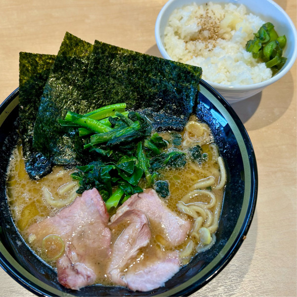 「濃厚らーめん＋ライス」@らーめん新山の写真