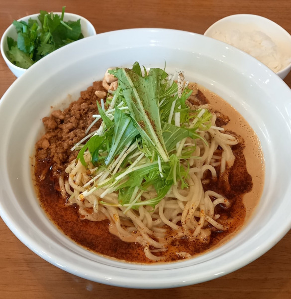 「パクチー汁なし担々麺」@中華そば あら川の写真