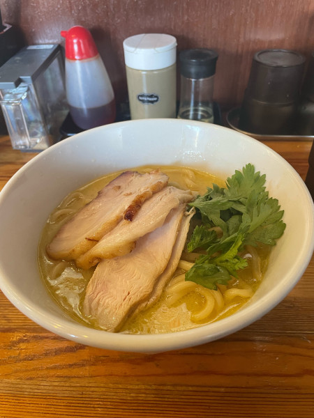 「らーめん（塩・太麺）」@鶏らーめん  極楽鳥の写真