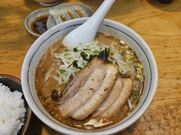 「みそのかつお+チャーシュー」@めんかくぼうの写真