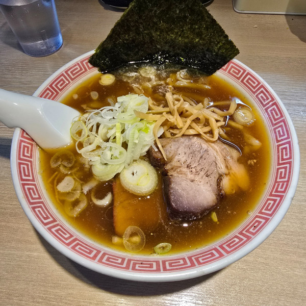 「肩ロース中華そば 醤油」@まるえ中華そばの写真