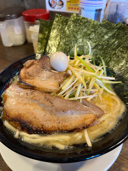 「豚骨醤油ネギラーメン　海苔」@横濱家系ラーメン 暁家の写真